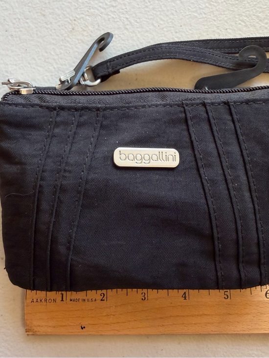 Baggallini Handbags - Baggallini Black Compact Wristlet with Logo Plaque